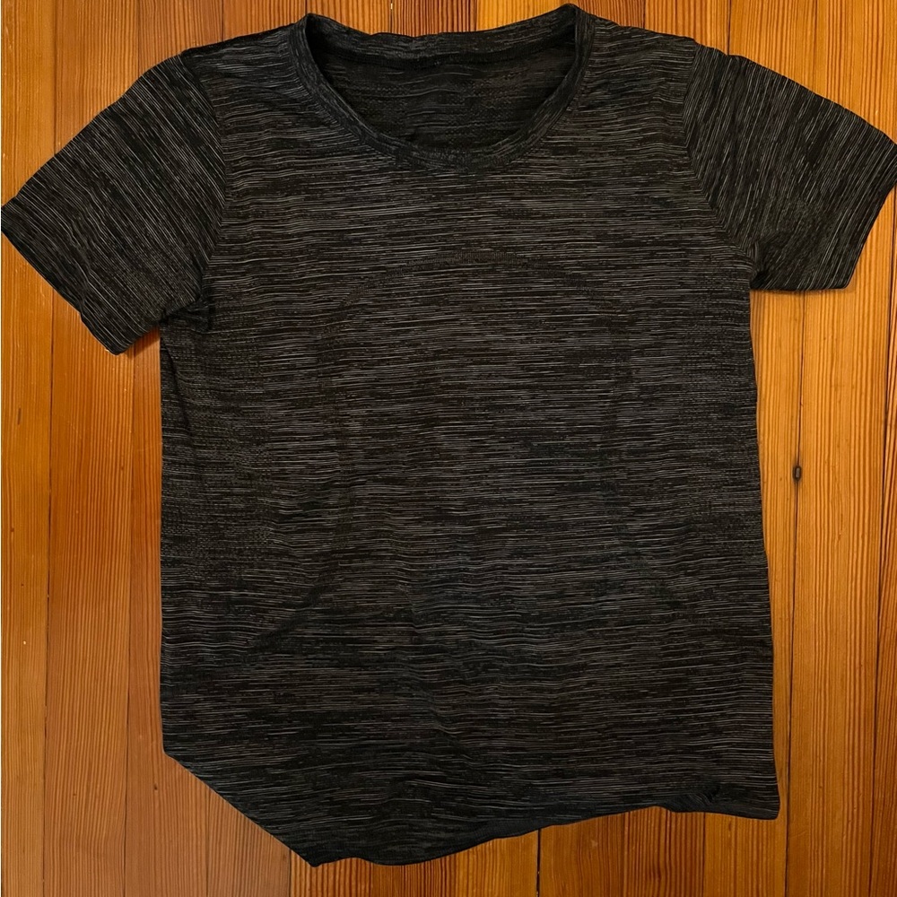 Lululemon T-Shirt - Picture 2 of 2